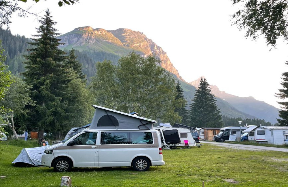 Hoeveel apparaten kun je gebruiken op een camping met een 6 ampere aansluiting