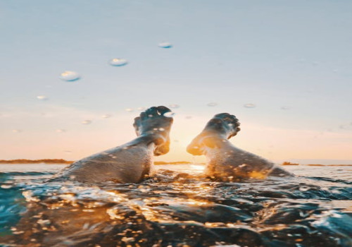 Slapen op het water: de meest unieke drijvende overnachtingen in Nederland