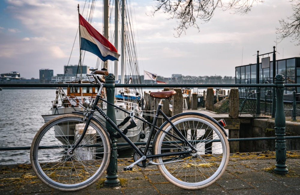 Wat zijn de mooiste fietsroutes voor een lang weekend door Nederland