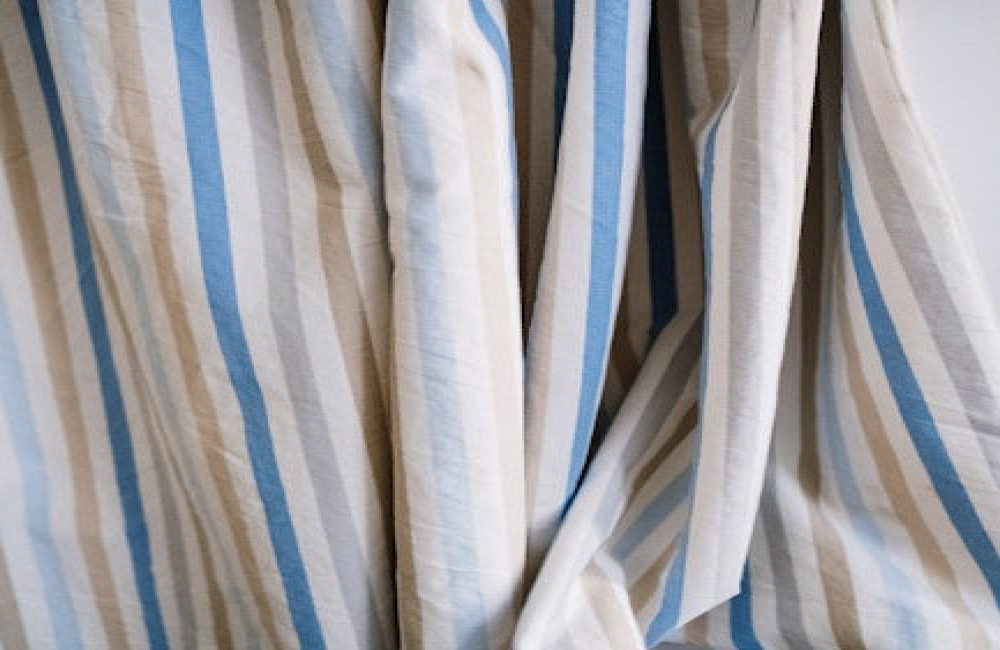 Wat is het verschil tussen een jacquard en een damast stof?